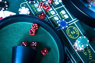 Ante and call bet placement on Casino Hold'em table